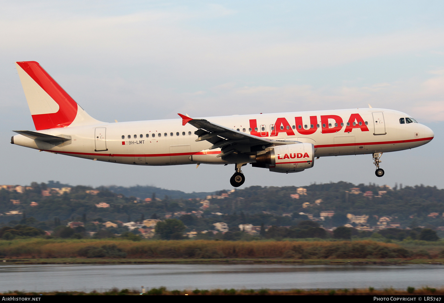 Aircraft Photo of 9H-LMT | Airbus A320-214 | Lauda | AirHistory.net #391913