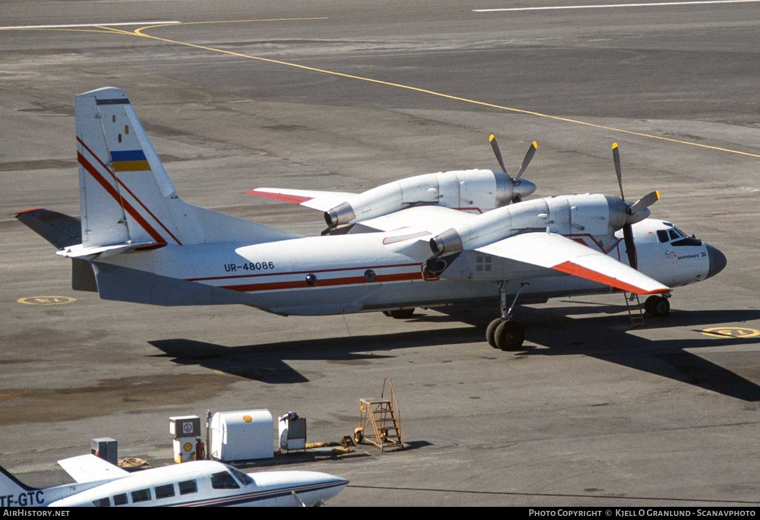 Aircraft Photo of UR-48086 | Antonov An-32P Firekiller | Aviant | AirHistory.net #392003