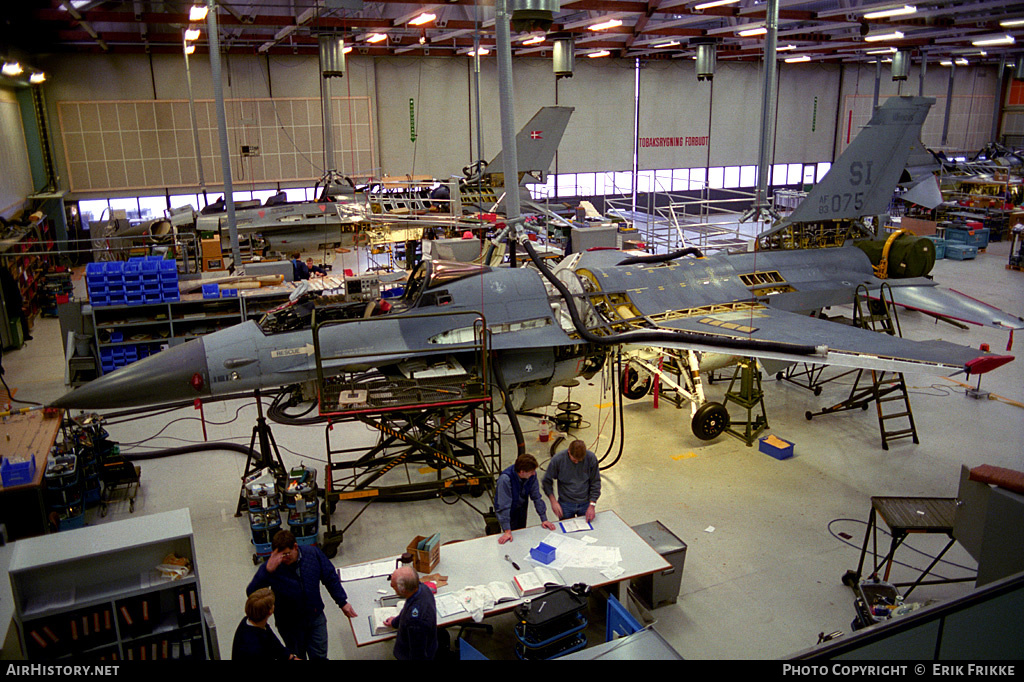 Aircraft Photo of E-075 | General Dynamics F-16A Fighting Falcon | Denmark - Air Force | USA - Air Force | AirHistory.net #392038