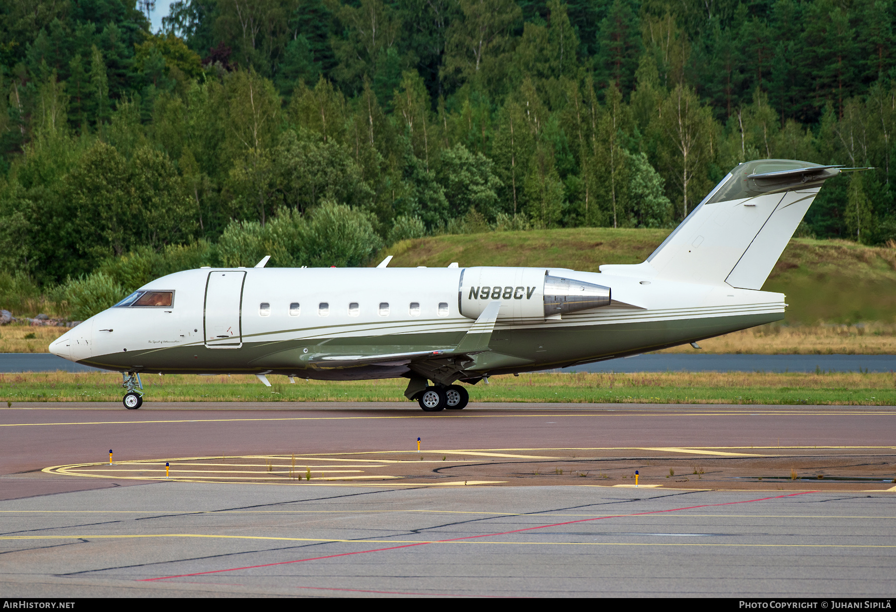 Aircraft Photo of N988CV | Bombardier Challenger 604 (CL-600-2B16) | AirHistory.net #392207