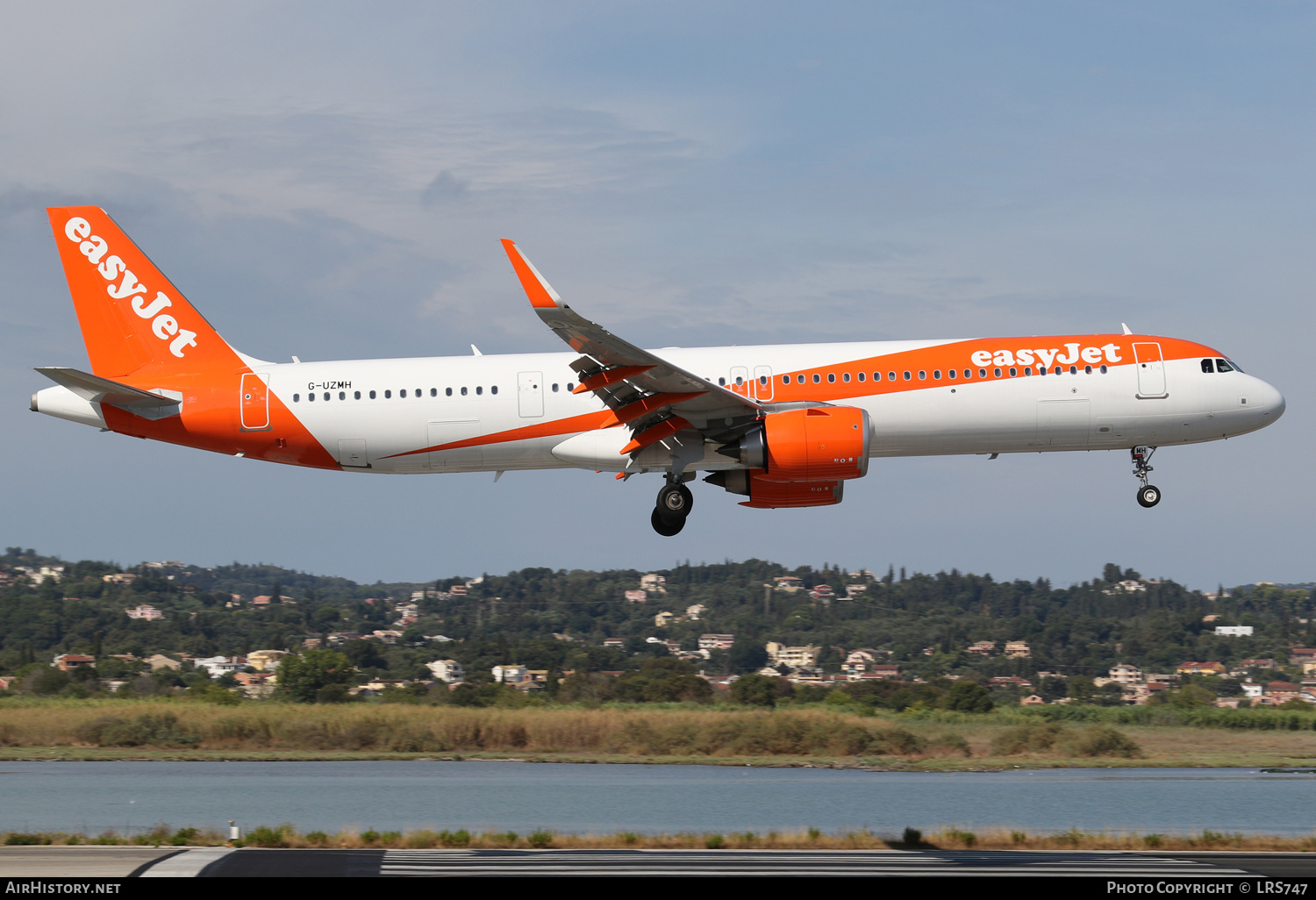 Aircraft Photo of G-UZMH | Airbus A321-251NX | EasyJet | AirHistory.net #392220