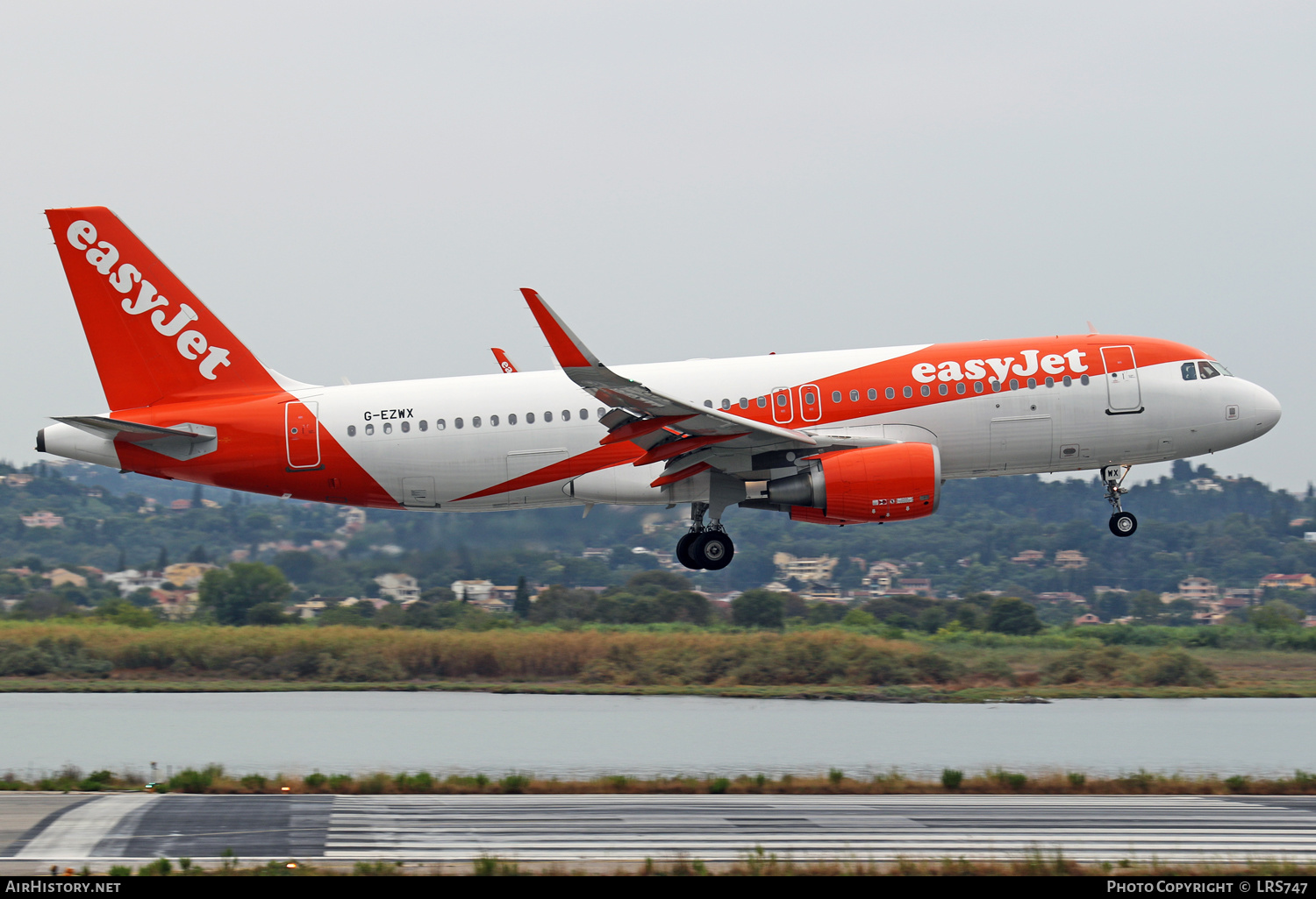 Aircraft Photo of G-EZWX | Airbus A320-214 | EasyJet | AirHistory.net #392226
