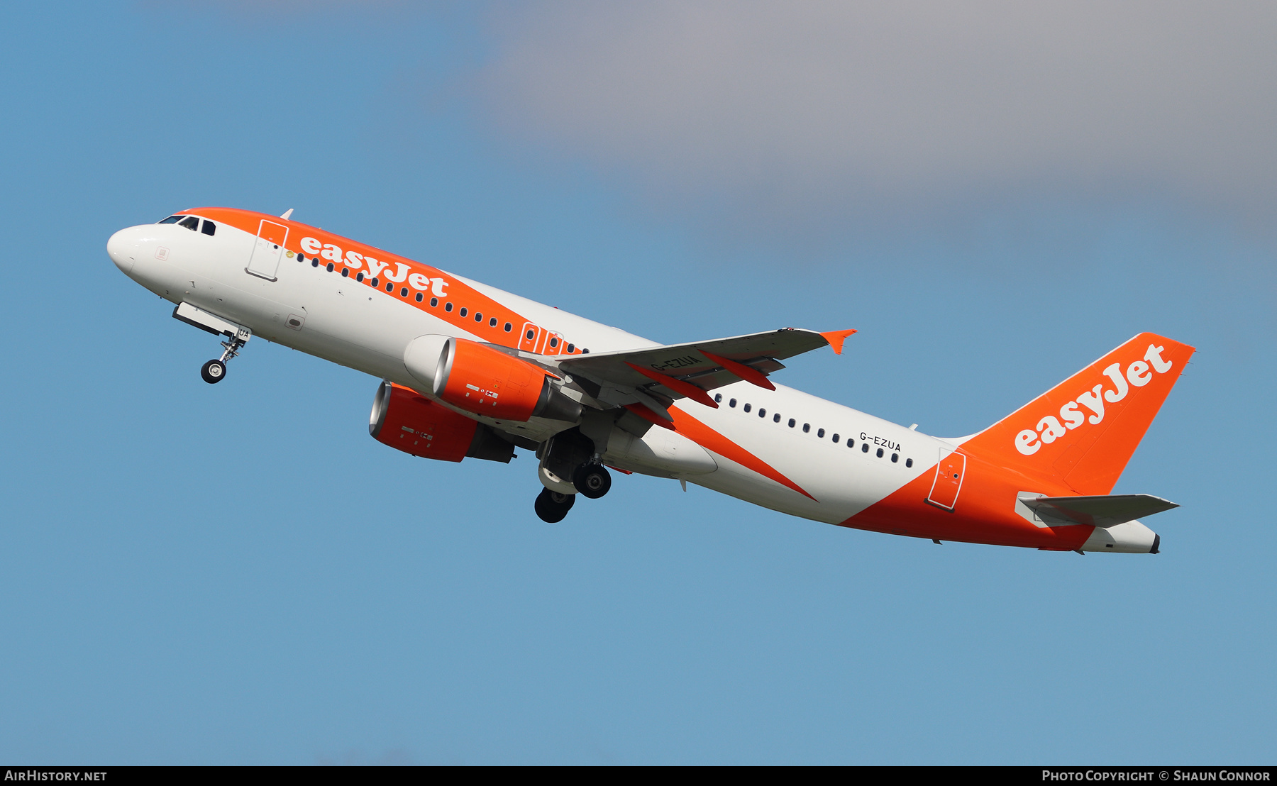 Aircraft Photo of G-EZUA | Airbus A320-214 | EasyJet | AirHistory.net #392263