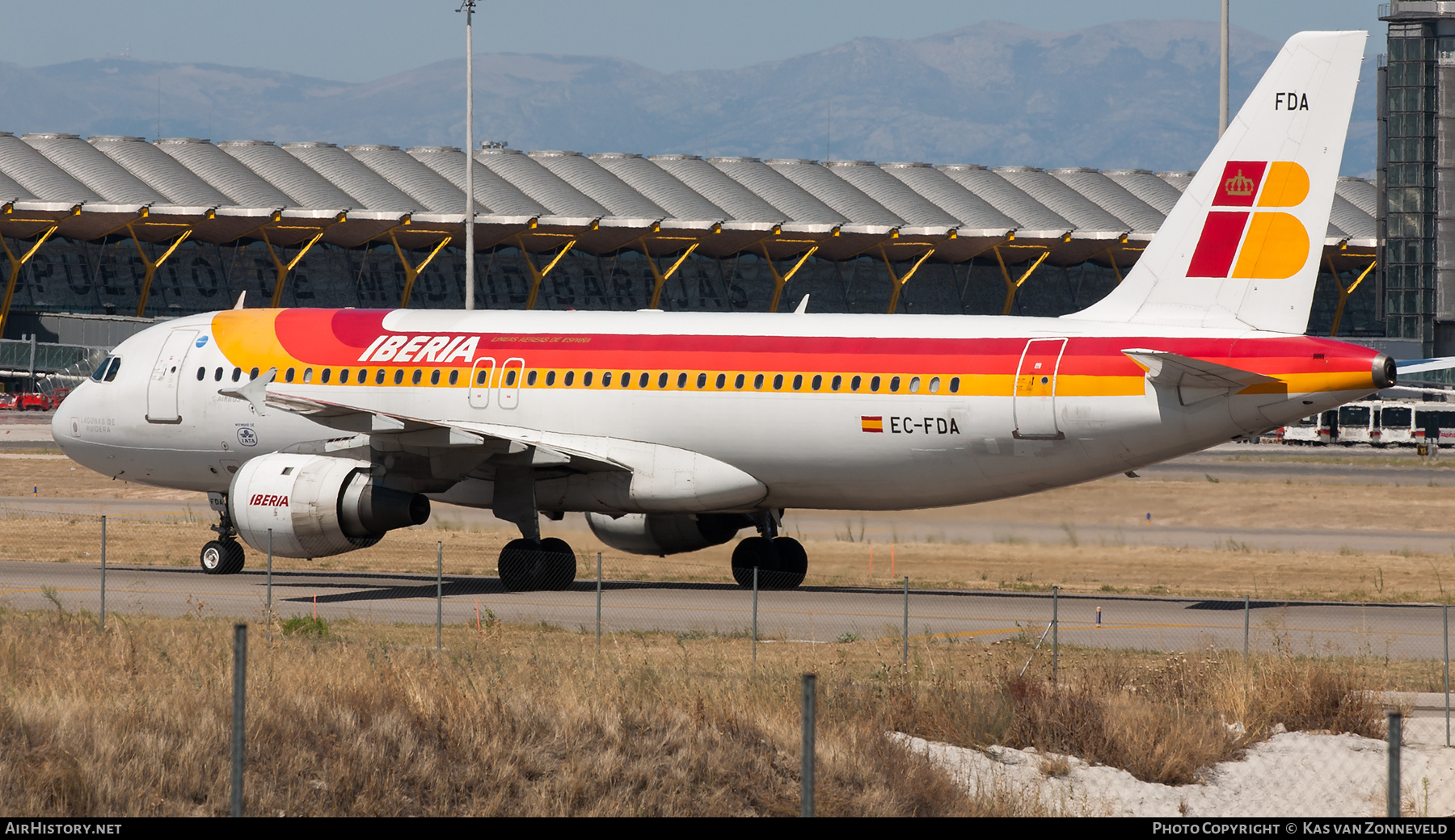 Aircraft Photo of EC-FDA | Airbus A320-211 | Iberia | AirHistory.net #392536