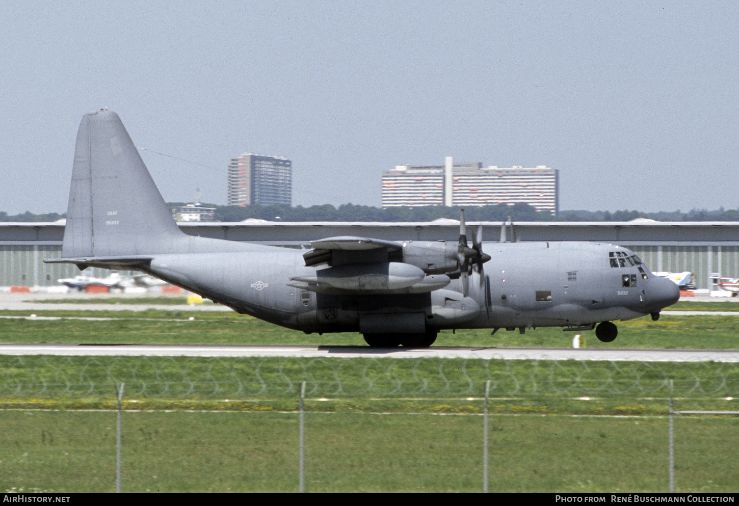 Aircraft Photo of 69-5832 / 95832 | Lockheed MC-130P Hercules (L-382) | USA - Air Force | AirHistory.net #392676