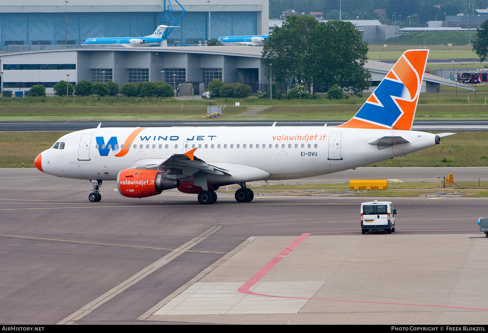 Aircraft Photo of EI-DVU | Airbus A319-113 | Wind Jet | AirHistory.net #392746