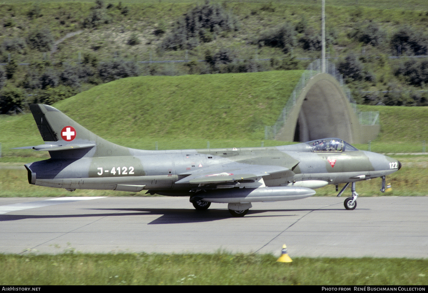Aircraft Photo of J-4122 | Hawker Hunter F58A | Switzerland - Air Force | AirHistory.net #392835
