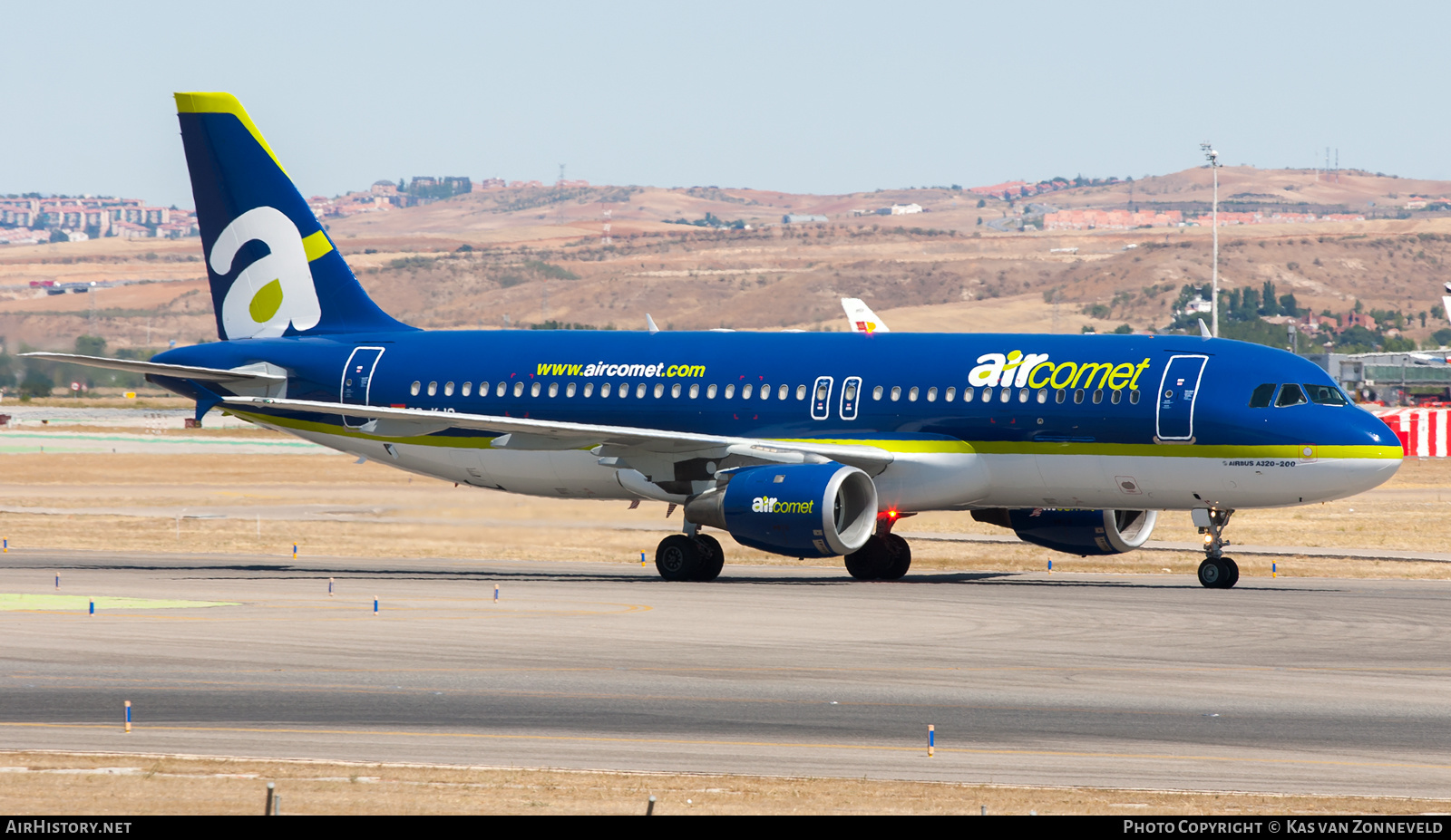 Aircraft Photo of EC-KJG | Airbus A320-211 | Air Comet | AirHistory.net #392974