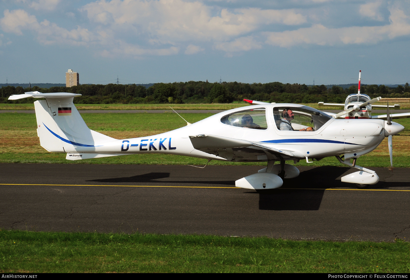 Aircraft Photo of D-EKKL | Diamond DA40 Diamond Star | AirHistory.net #393075