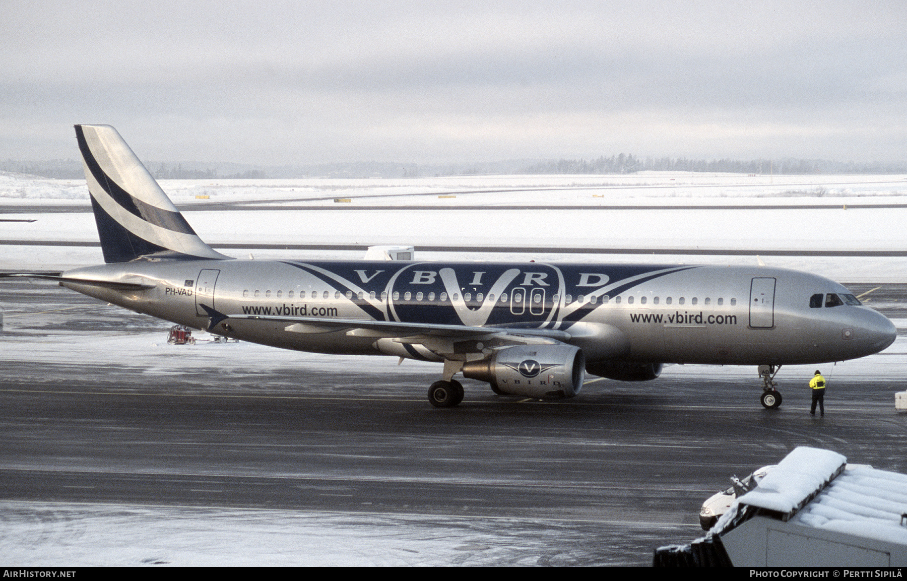 Aircraft Photo of PH-VAD | Airbus A320-212 | V Bird | AirHistory.net #393134