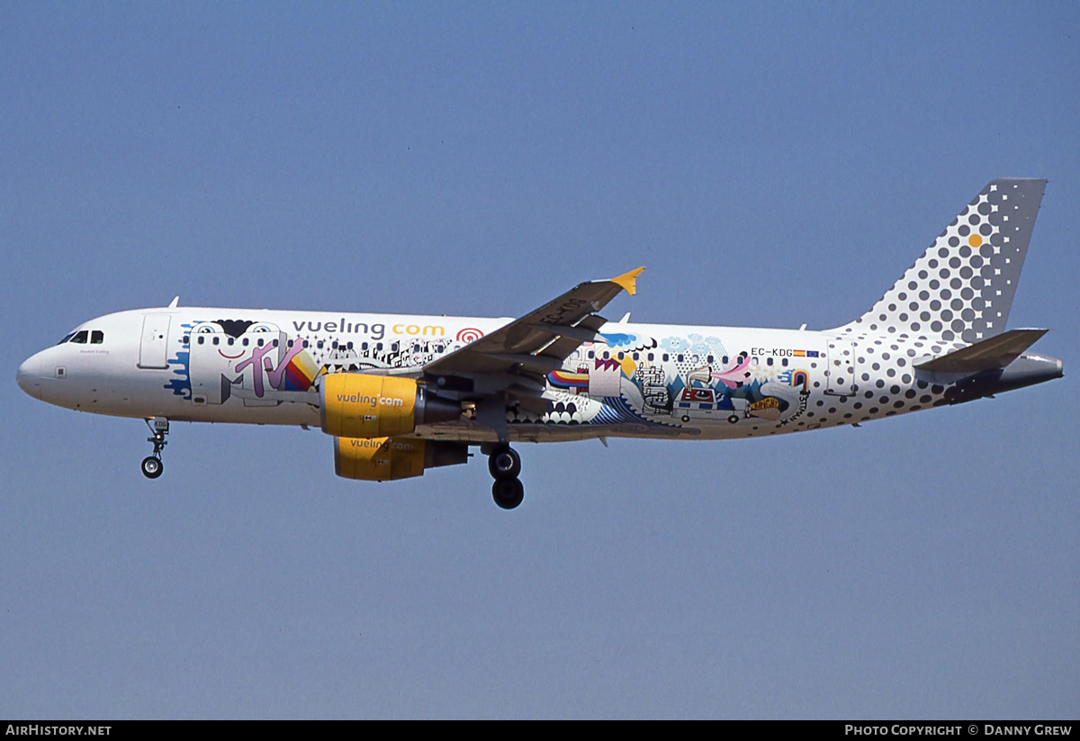 Aircraft Photo of EC-KDG | Airbus A320-214 | Vueling Airlines | AirHistory.net #393235
