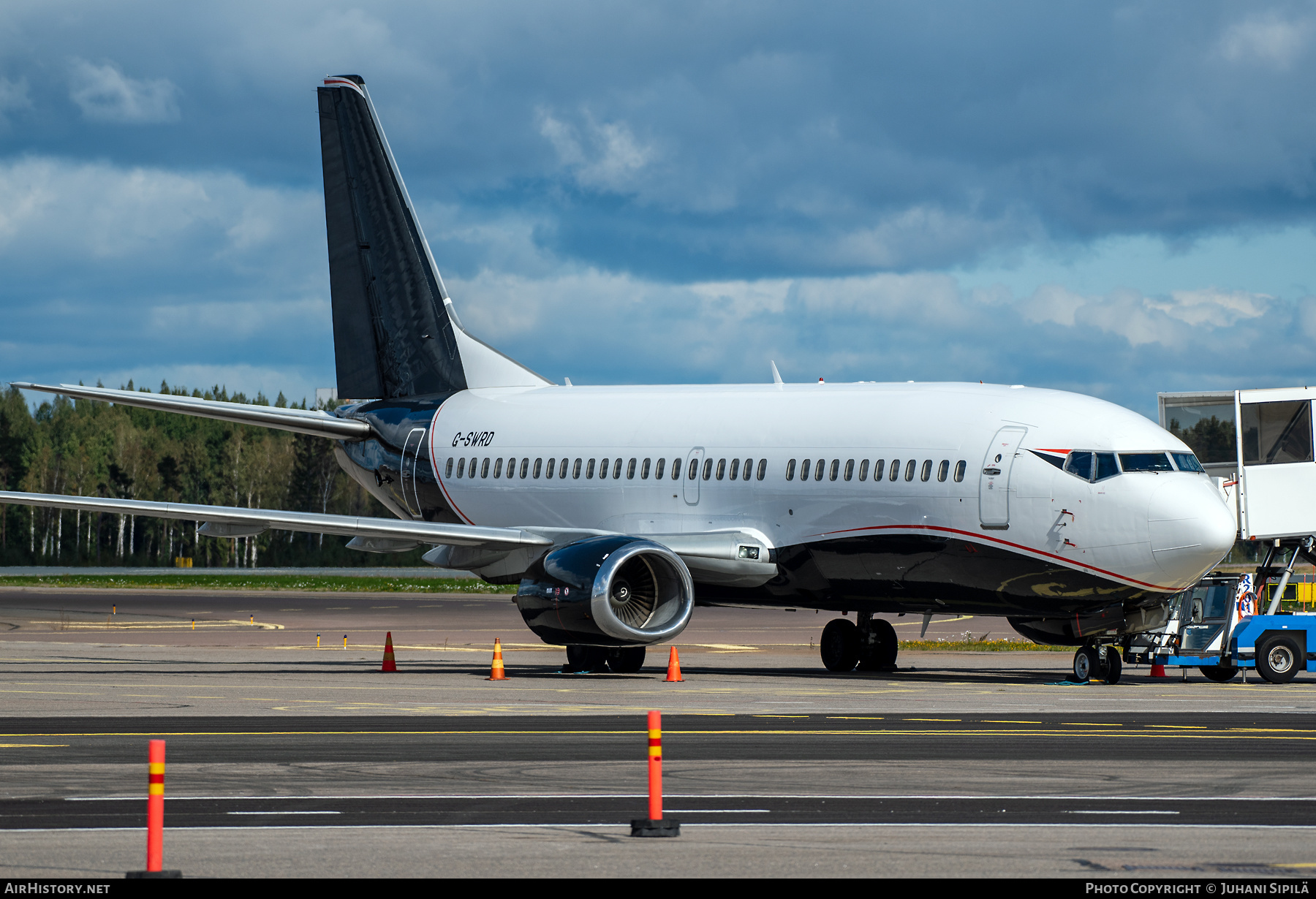 Aircraft Photo of G-SWRD | Boeing 737-3L9 | AirHistory.net #393237