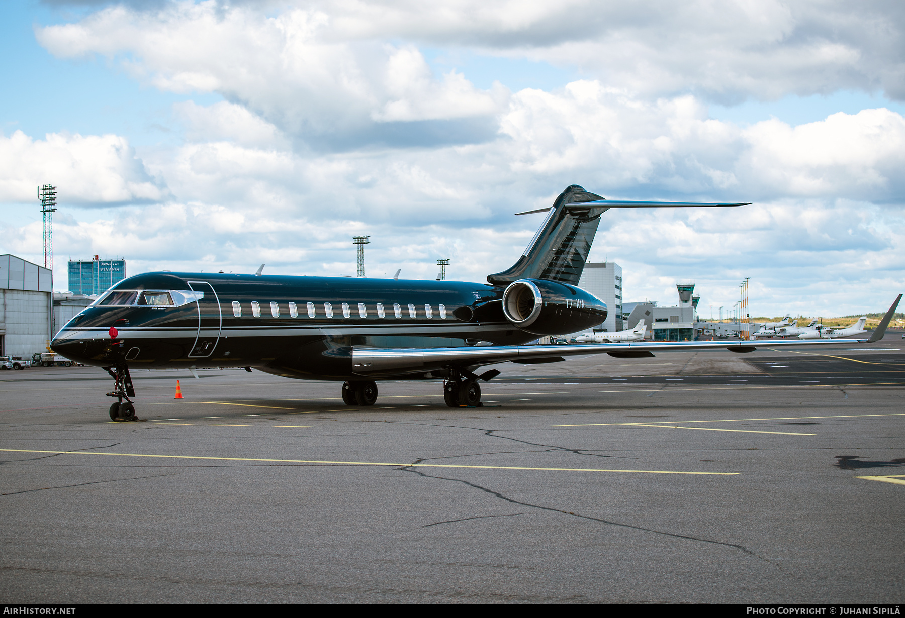 Aircraft Photo of T7-KIA | Bombardier Global Express XRS (BD-700-1A10) | AirHistory.net #393238