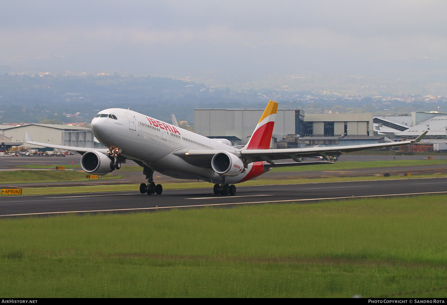 Aircraft Photo of EC-MLB | Airbus A330-202 | Iberia | AirHistory.net #393476