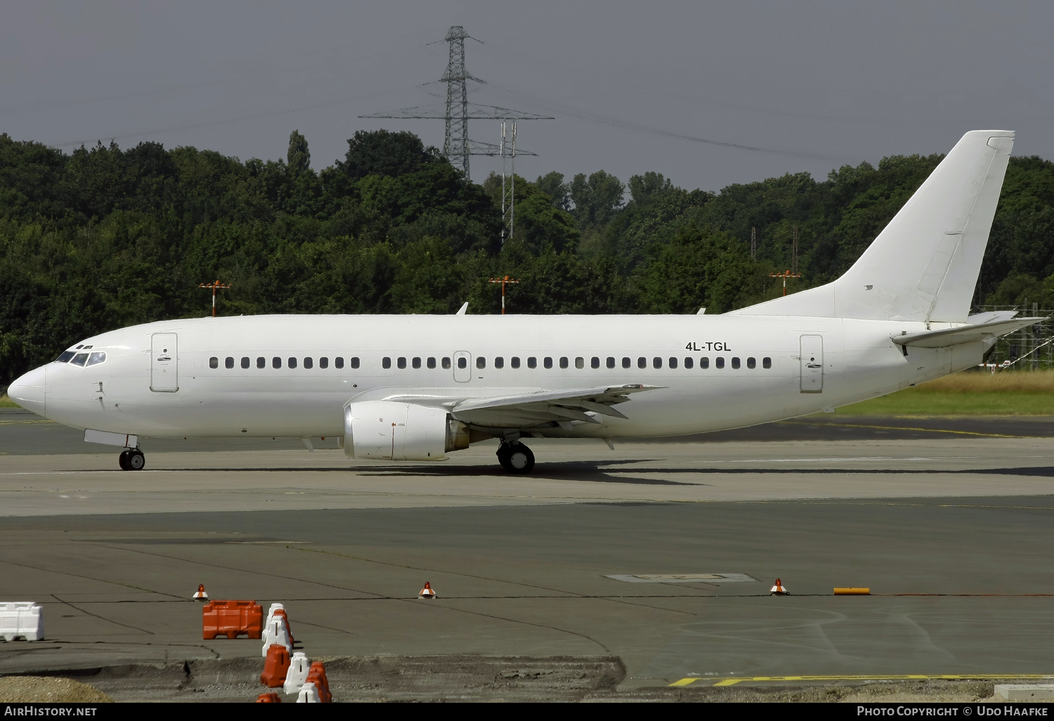 Aircraft Photo of 4L-TGL | Boeing 737-3B7 | AirHistory.net #393659