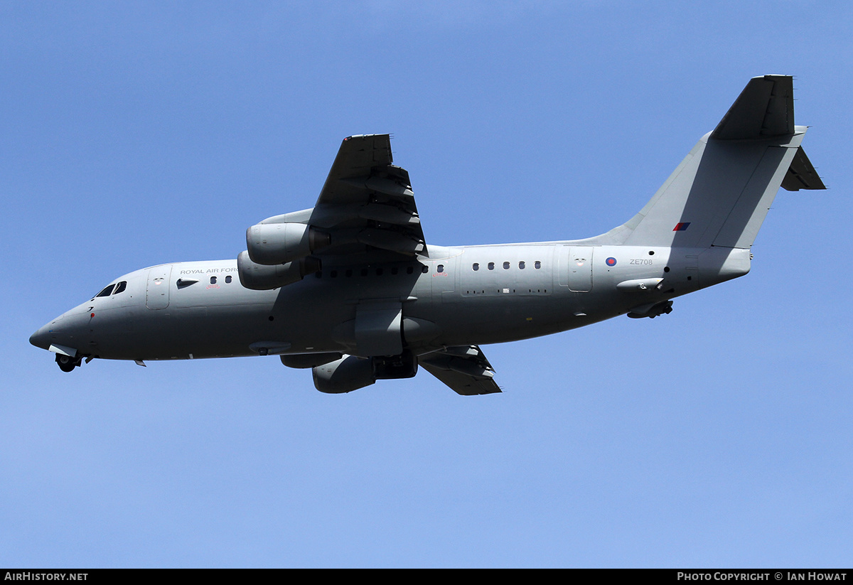 Aircraft Photo of ZE708 | British Aerospace BAe-146 C.3 | UK - Air Force | AirHistory.net #393942
