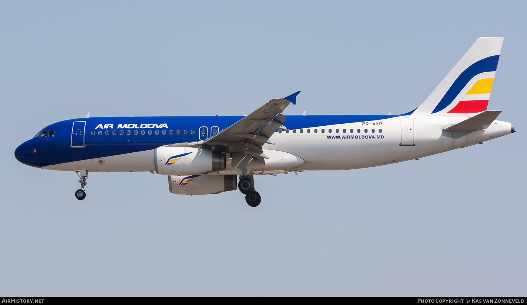 Aircraft Photo of ER-AXP | Airbus A320-233 | Air Moldova | AirHistory.net #394114