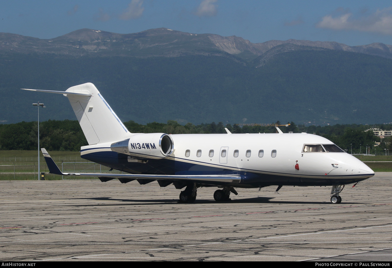 Aircraft Photo of N134WM | Bombardier Challenger 604 (CL-600-2B16) | AirHistory.net #394259