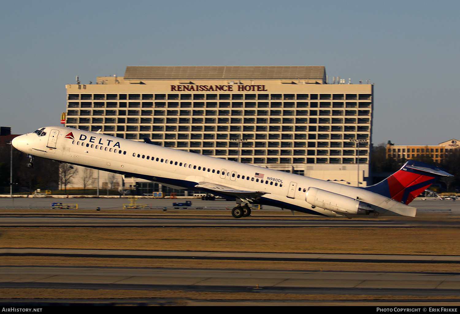 Aircraft Photo of N980DL | McDonnell Douglas MD-88 | Delta Air Lines | AirHistory.net #394295