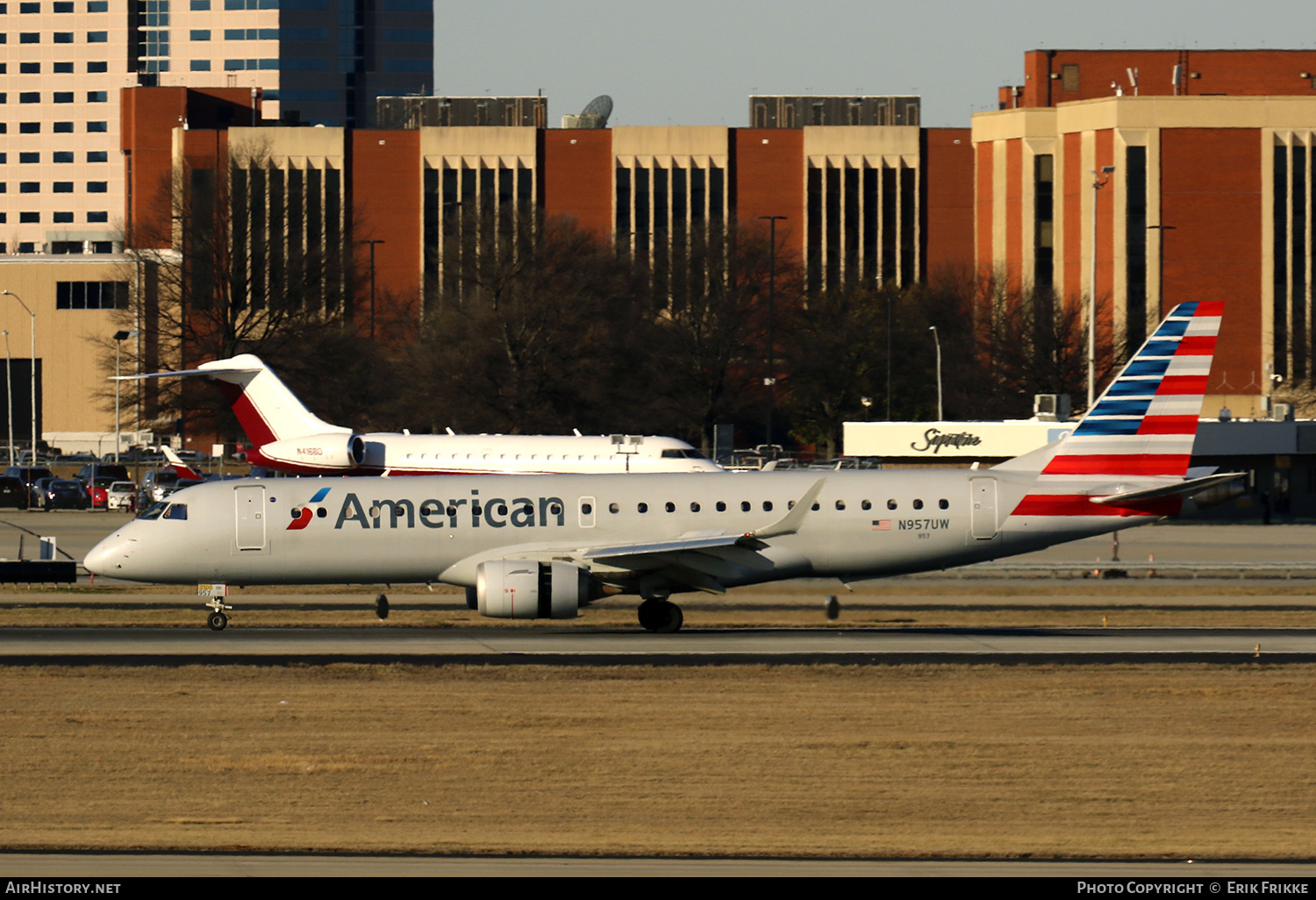 Aircraft Photo of N957UW | Embraer 190AR (ERJ-190-100IGW) | American Airlines | AirHistory.net #394359