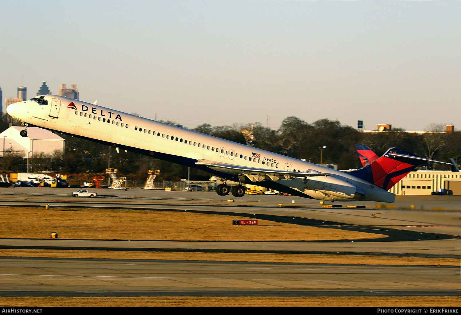 Aircraft Photo of N947DL | McDonnell Douglas MD-88 | Delta Air Lines | AirHistory.net #394365
