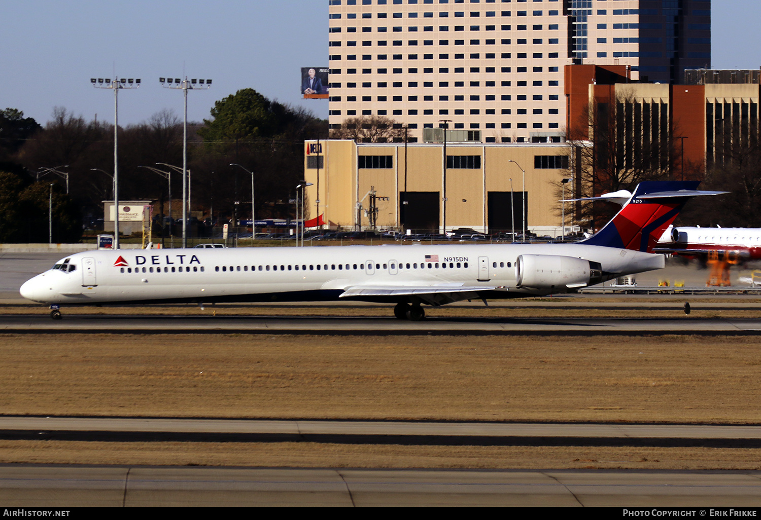 Aircraft Photo of N915DN | McDonnell Douglas MD-90-30 | Delta Air Lines | AirHistory.net #394382