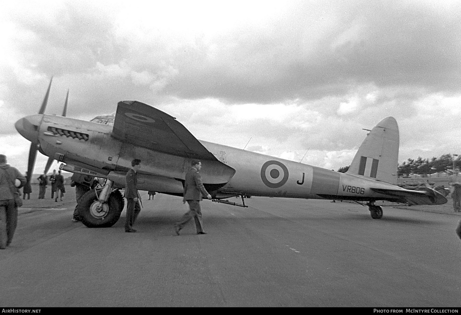 Aircraft Photo of VR806 | De Havilland D.H. 98 Mosquito TT35 | UK - Air Force | AirHistory.net #394395