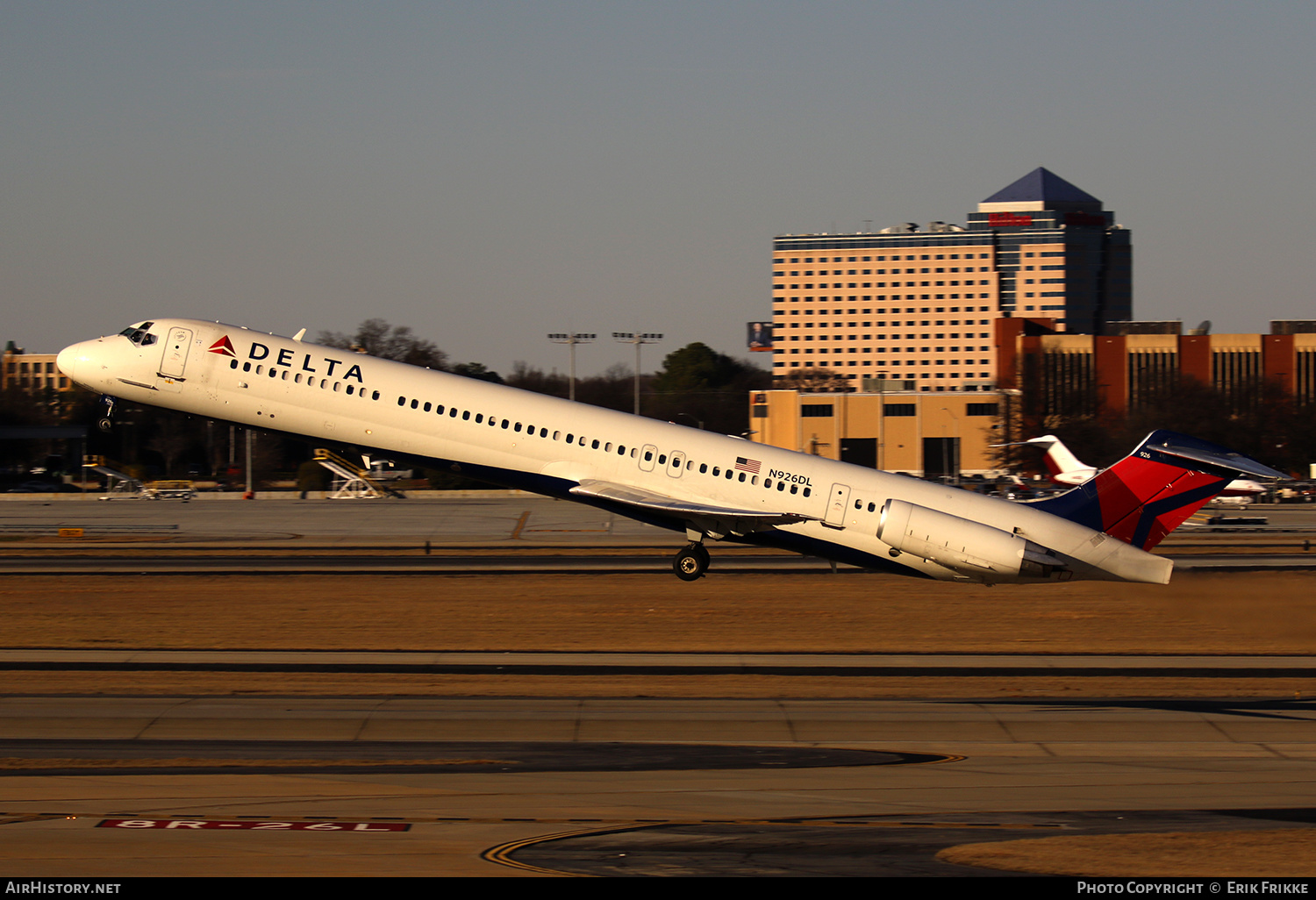 Aircraft Photo of N926DL | McDonnell Douglas MD-88 | Delta Air Lines | AirHistory.net #394426