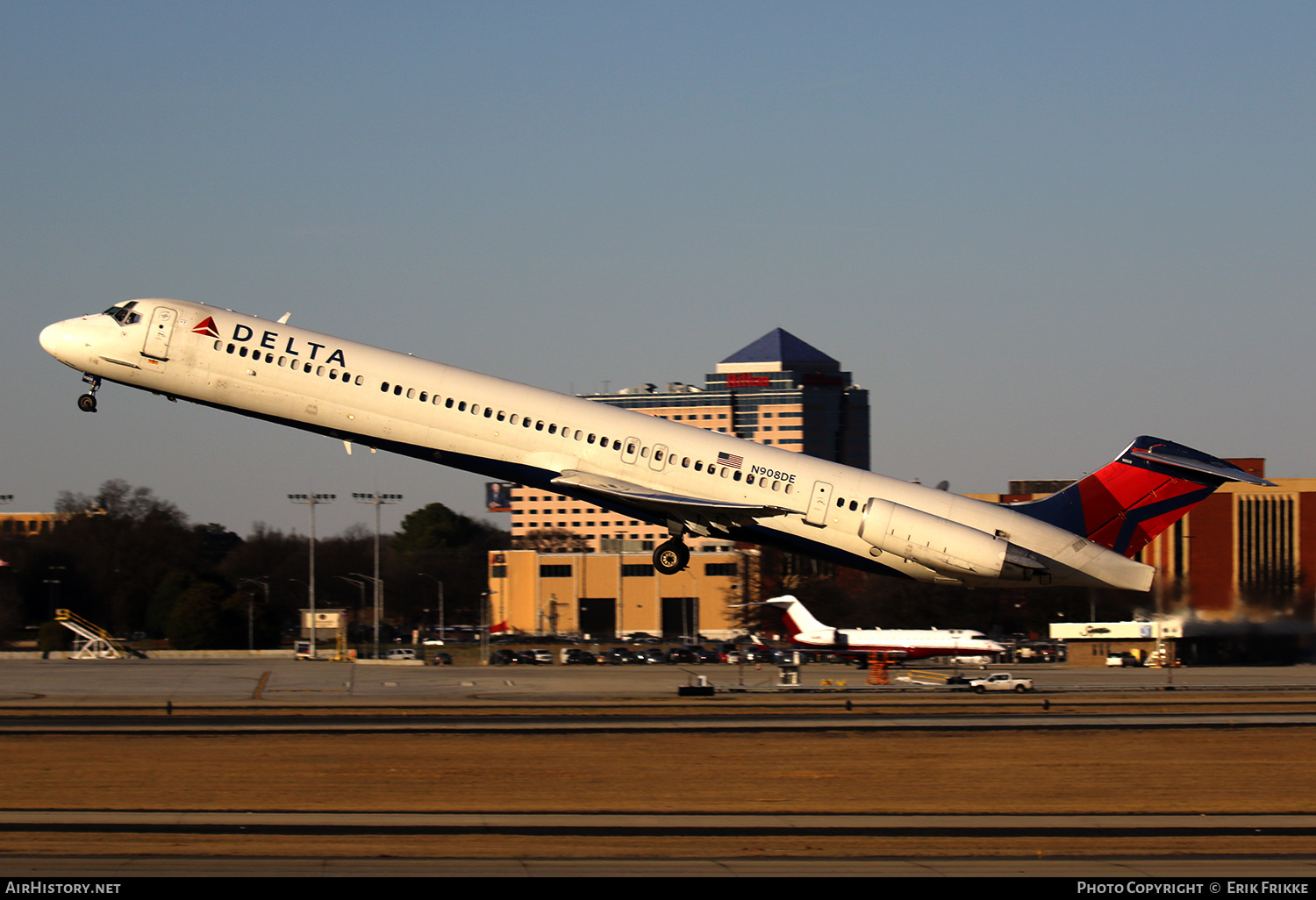 Aircraft Photo of N908DE | McDonnell Douglas MD-88 | Delta Air Lines | AirHistory.net #394429