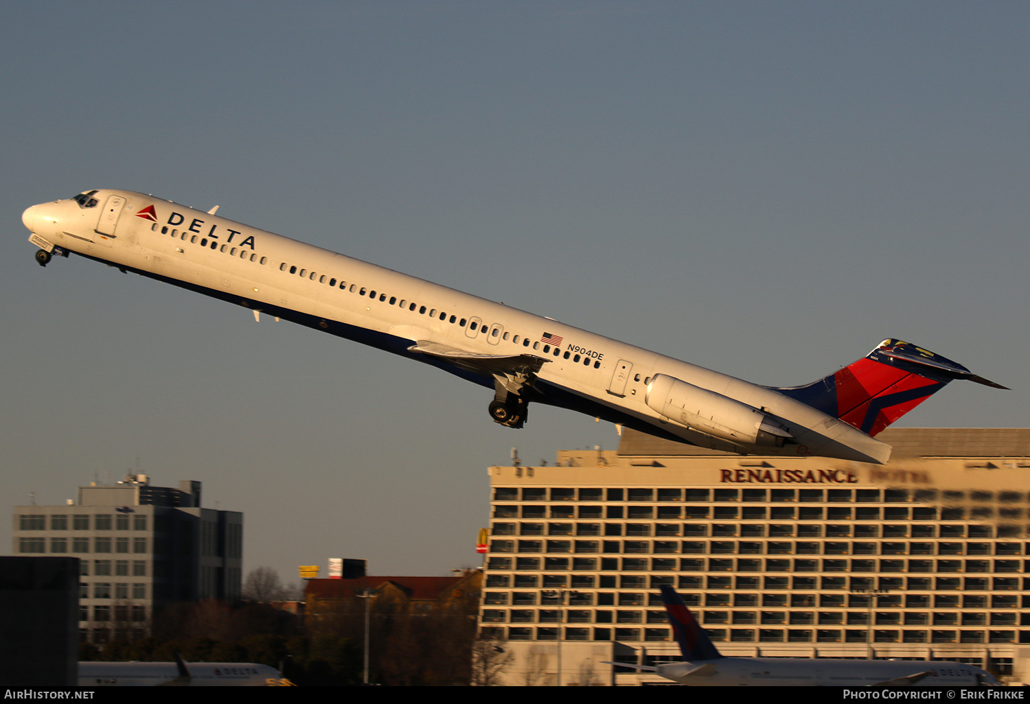 Aircraft Photo of N904DE | McDonnell Douglas MD-88 | Delta Air Lines | AirHistory.net #394430