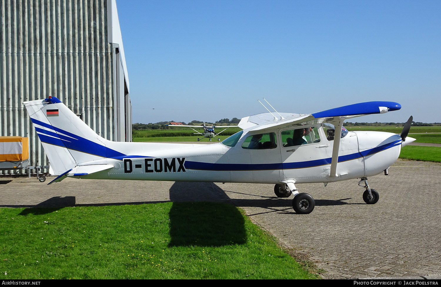 Aircraft Photo of D-EOMX | Cessna 172P Skyhawk II | AirHistory.net #394431