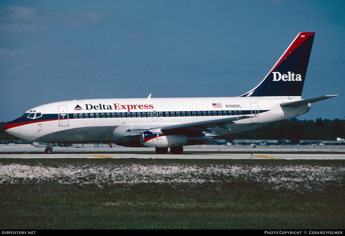 Aircraft Photo of N306DL | Boeing 737-232/Adv | Delta Express | AirHistory.net #394601