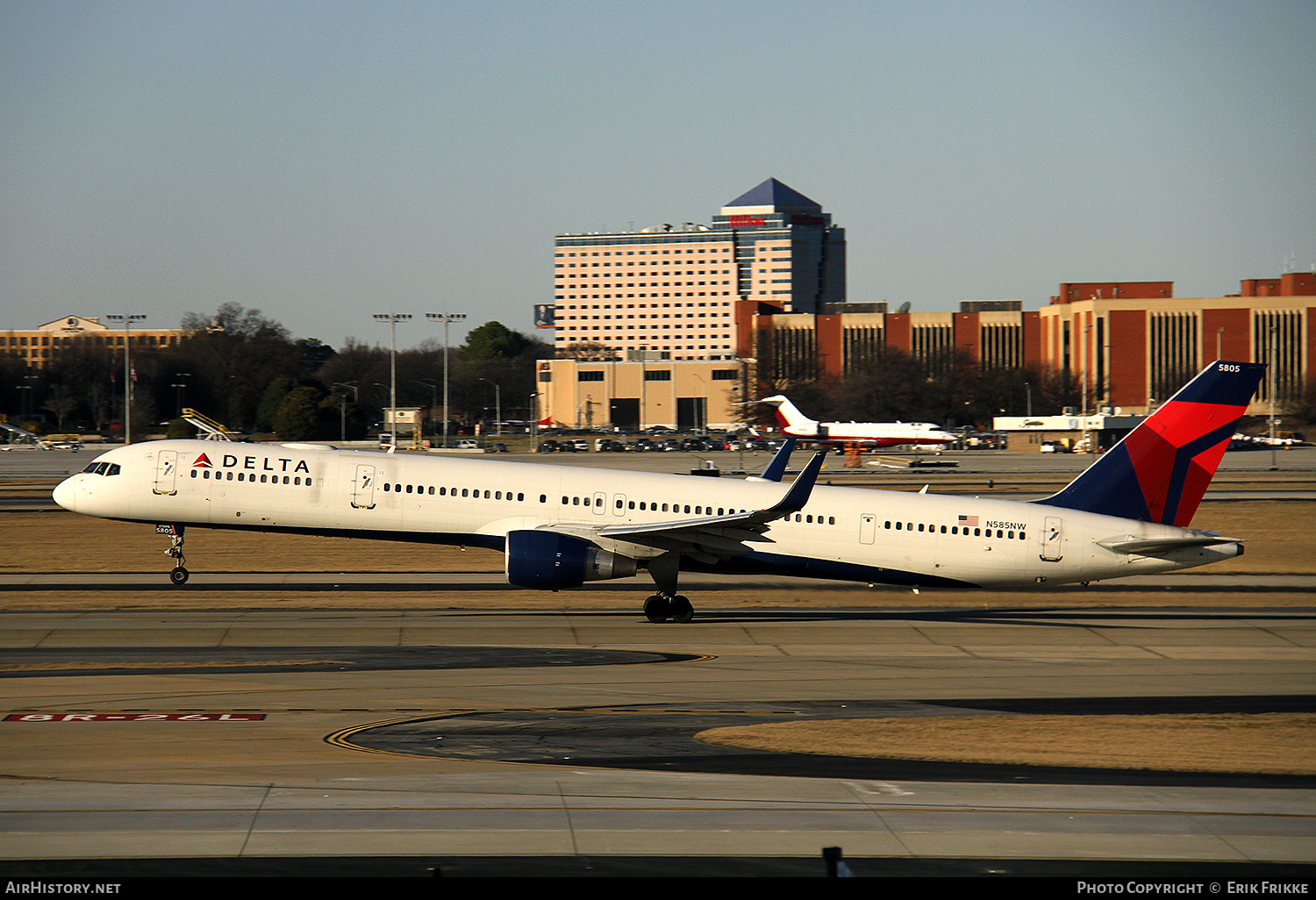 Aircraft Photo of N585NW | Boeing 757-351 | Delta Air Lines | AirHistory.net #394776