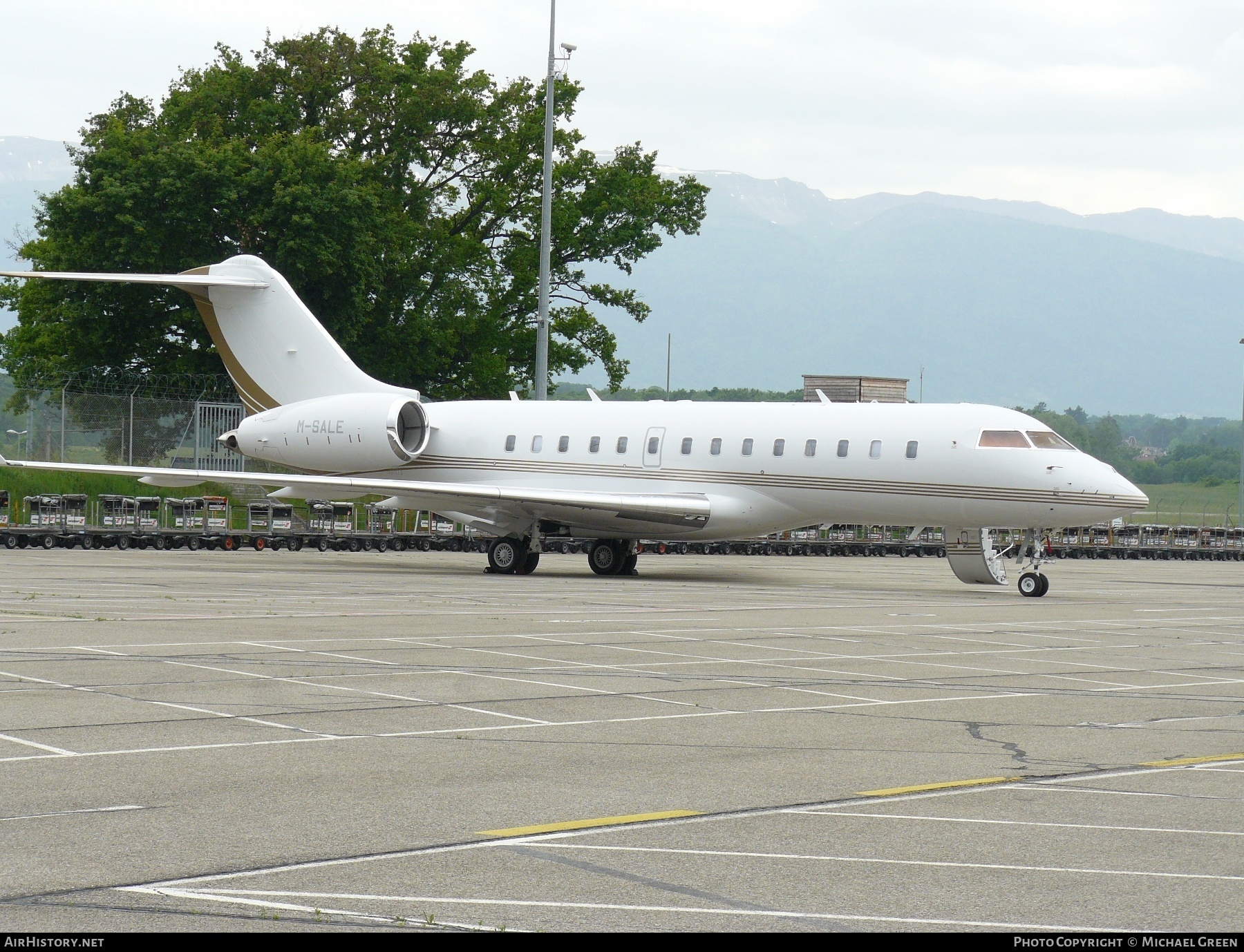 Aircraft Photo of M-SALE | Bombardier Global 5000 (BD-700-1A11) | AirHistory.net #394889