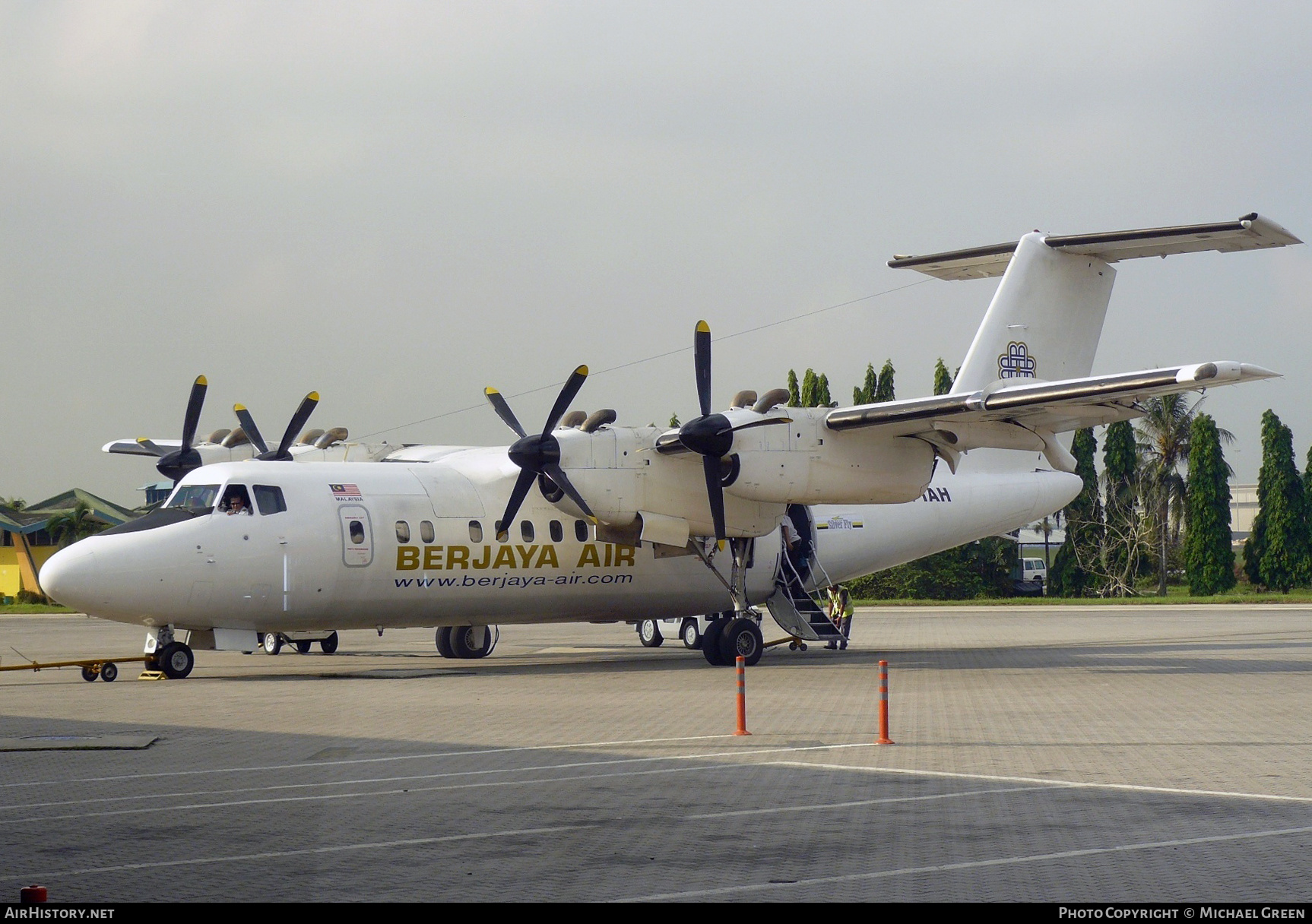 Aircraft Photo of 9M-TAH | De Havilland Canada DHC-7-110 Dash 7 | Berjaya Air | AirHistory.net #394927