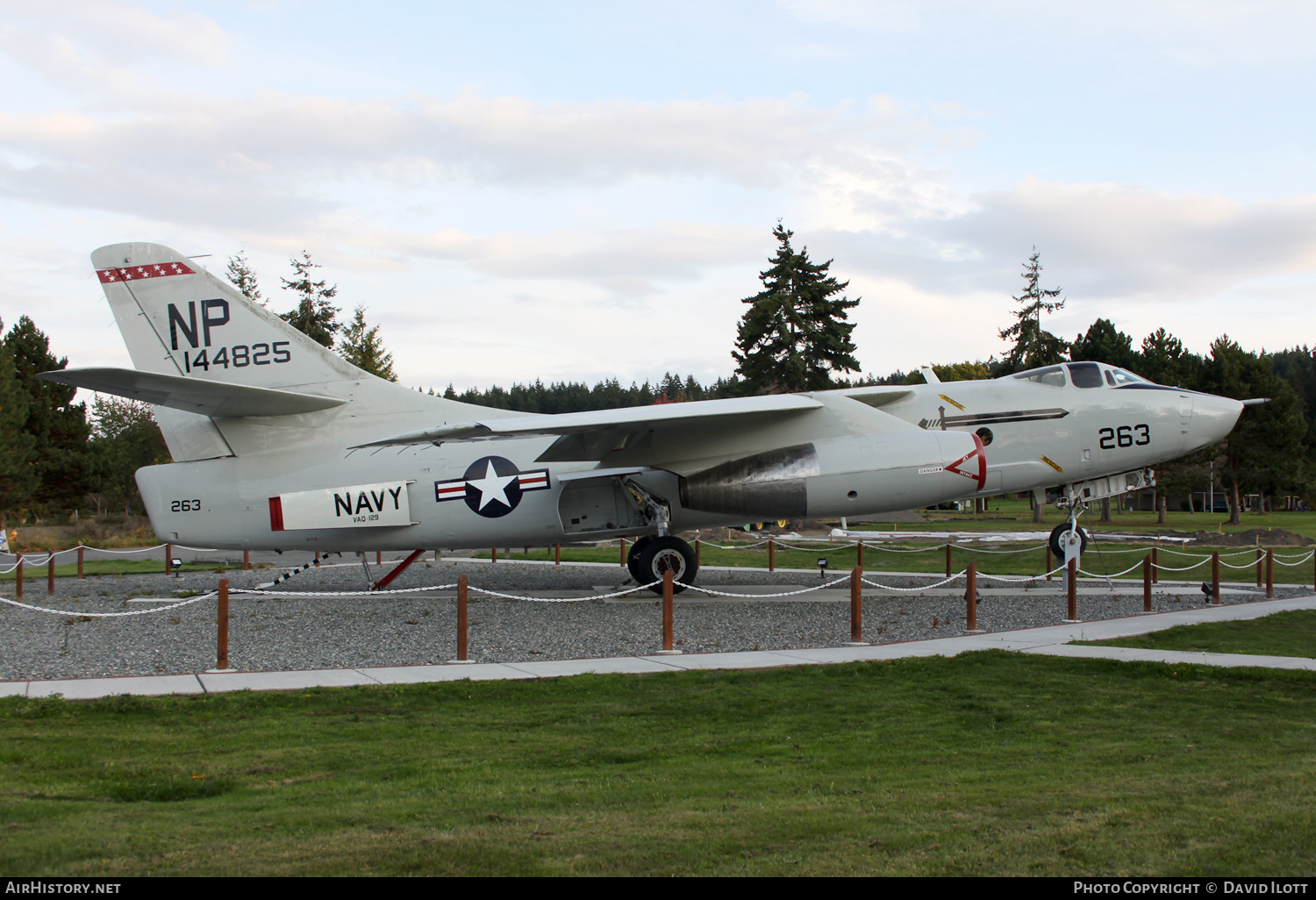 Aircraft Photo of 144825 | Douglas RA-3B Skywarrior | USA - Navy | AirHistory.net #394970