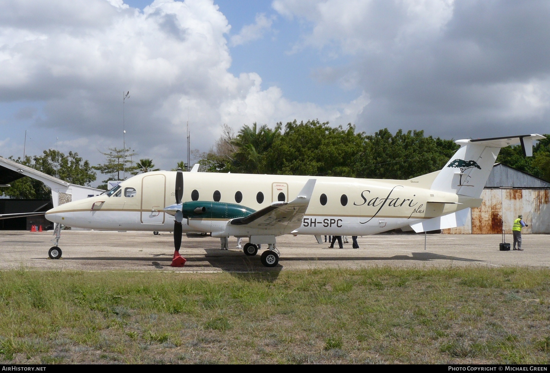 Aircraft Photo of 5H-SPC | Raytheon 1900D | Safari Plus | AirHistory.net #395263