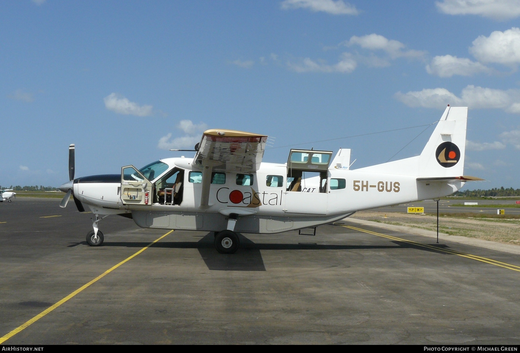 Aircraft Photo of 5H-GUS | Cessna 208B Grand Caravan | Coastal Aviation | AirHistory.net #395331