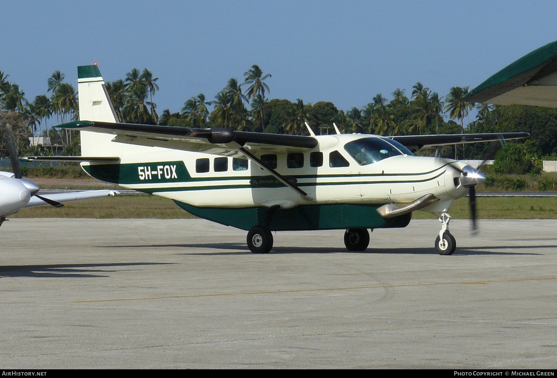 Aircraft Photo of 5H-FOX | Cessna 208B Grand Caravan | Safari Air Link | AirHistory.net #395387