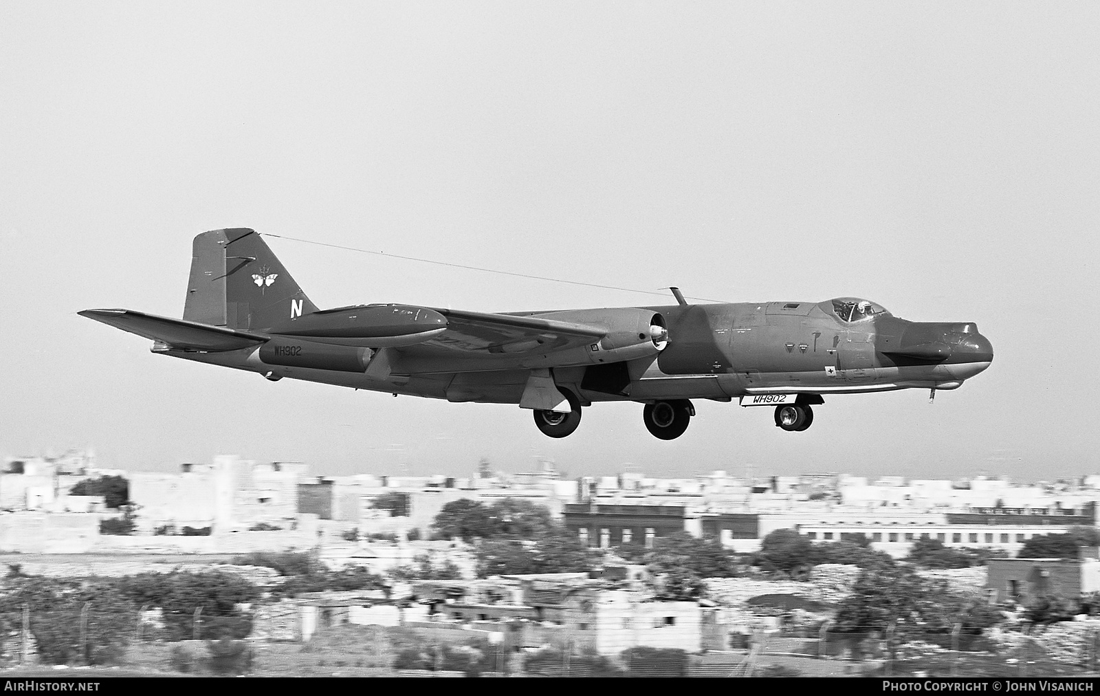 Aircraft Photo of WH902 | English Electric Canberra T17 | UK - Air Force | AirHistory.net #395425