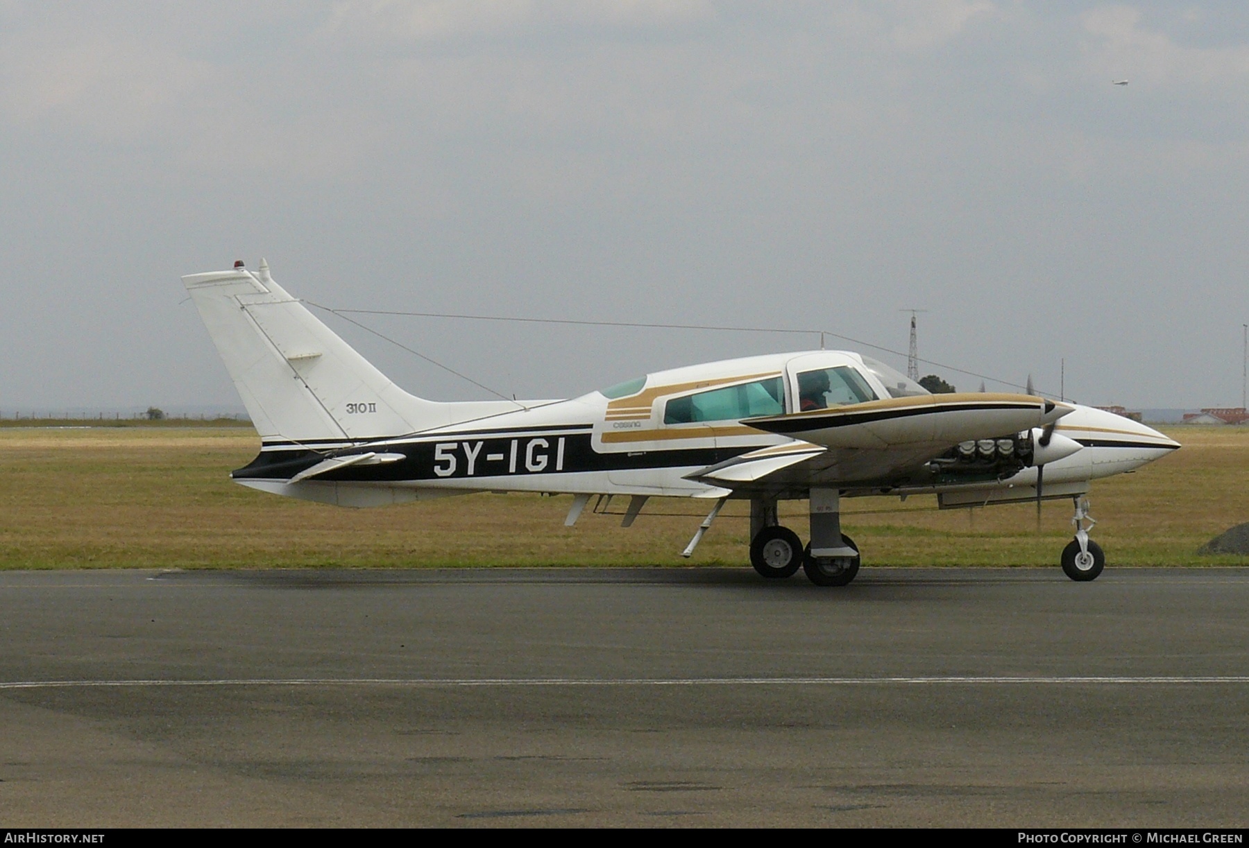 Aircraft Photo of 5Y-IGI | Cessna 310R II | AirHistory.net #395566