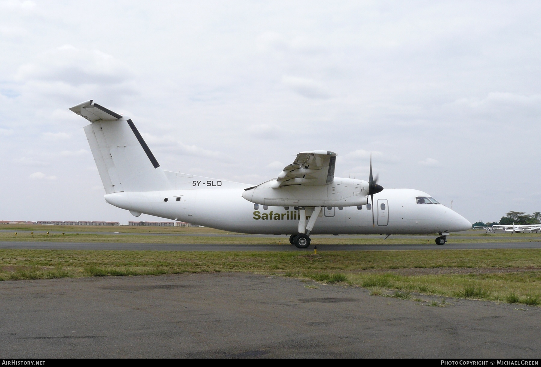 Aircraft Photo of 5Y-SLD | De Havilland Canada DHC-8-106 Dash 8 | Safarilink | AirHistory.net #395612