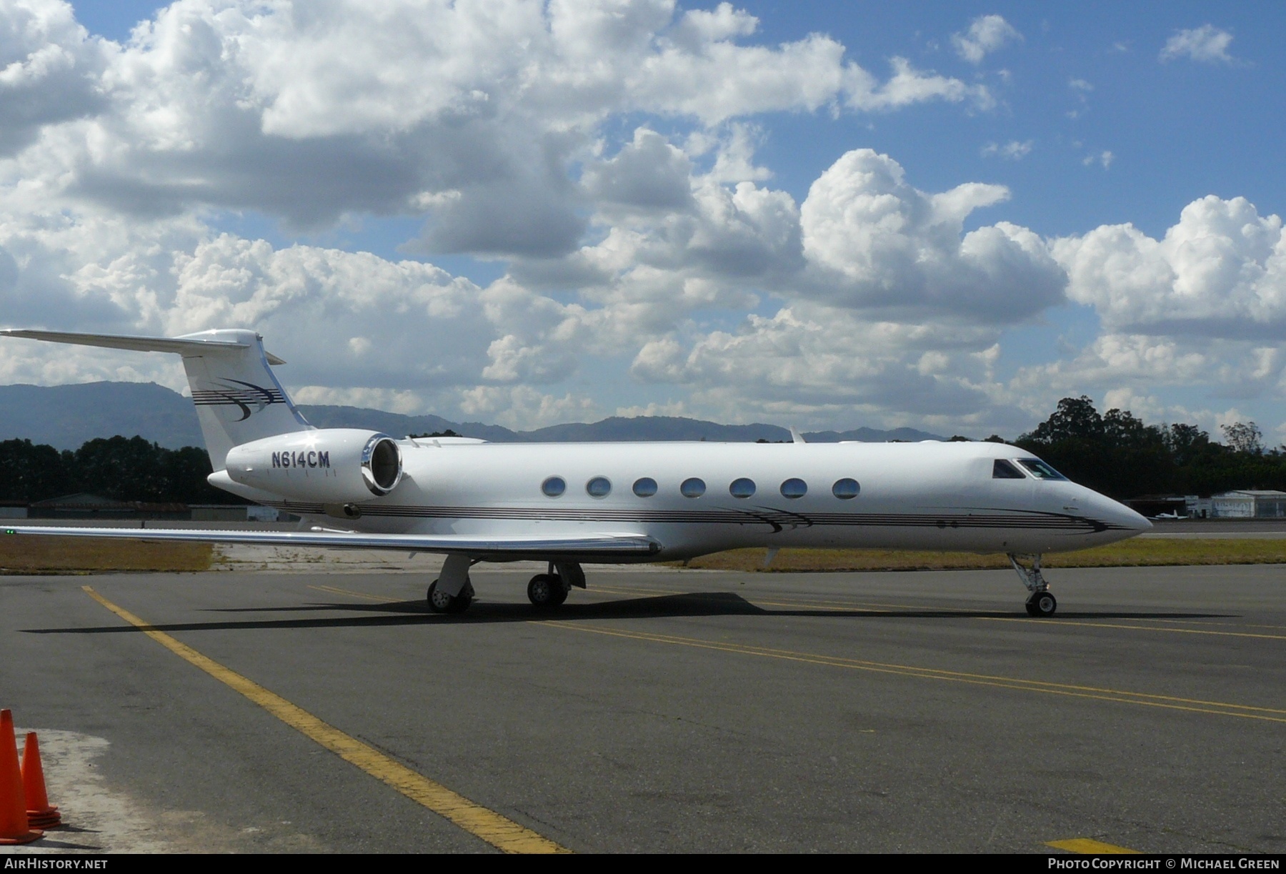 Aircraft Photo of N614CM | Gulfstream Aerospace G-V Gulfstream V | AirHistory.net #395800