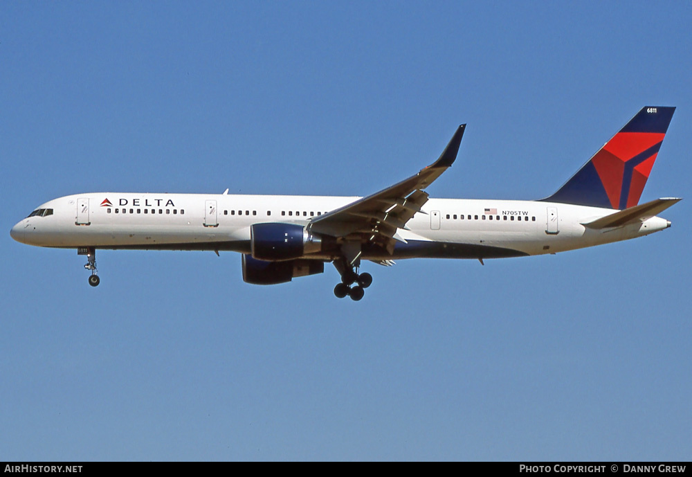 Aircraft Photo of N705TW | Boeing 757-231 | Delta Air Lines | AirHistory.net #395815