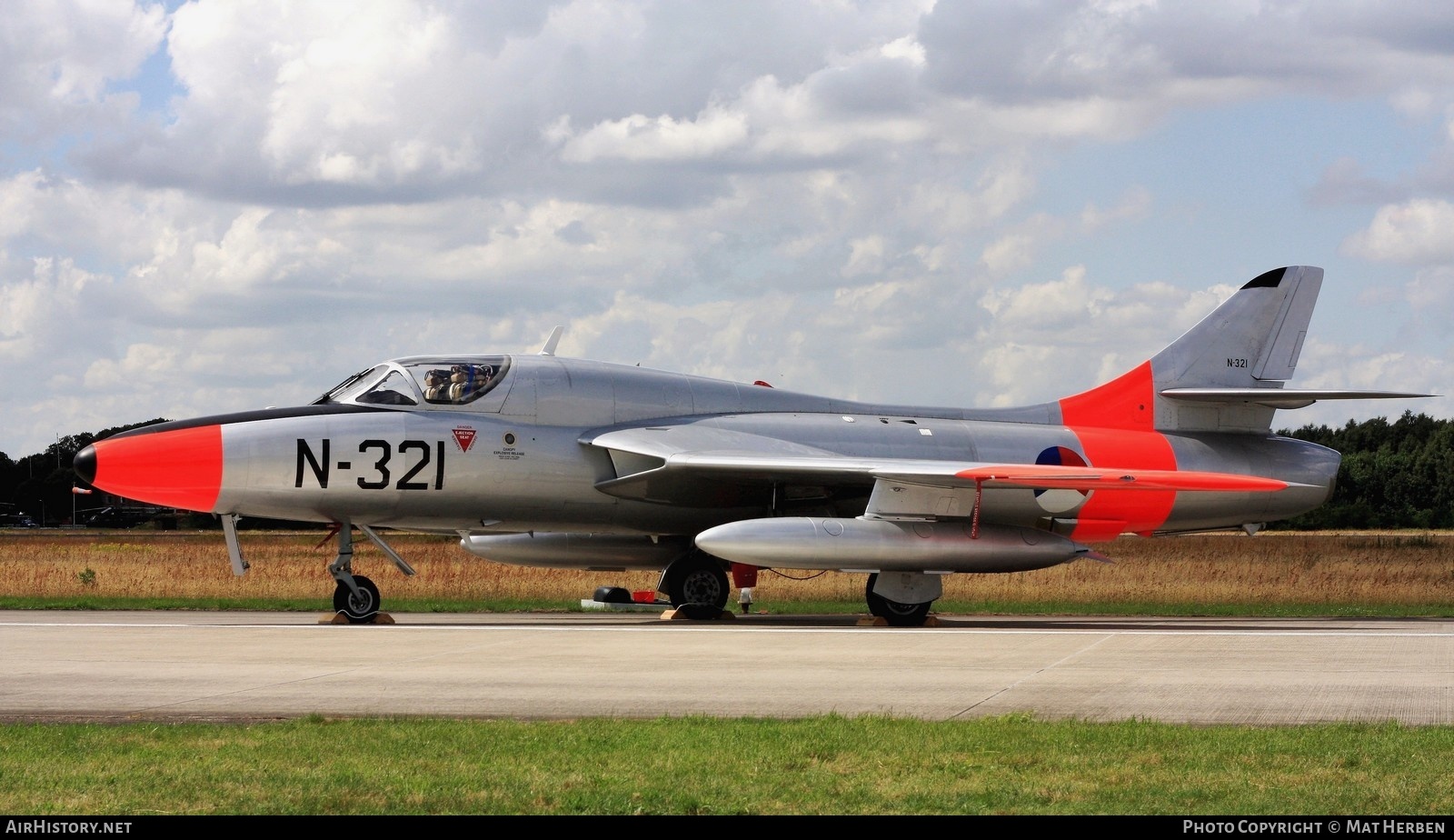Aircraft Photo of G-BWGL / N-321 | Hawker Hunter T8C | Netherlands - Air Force | AirHistory.net #396030