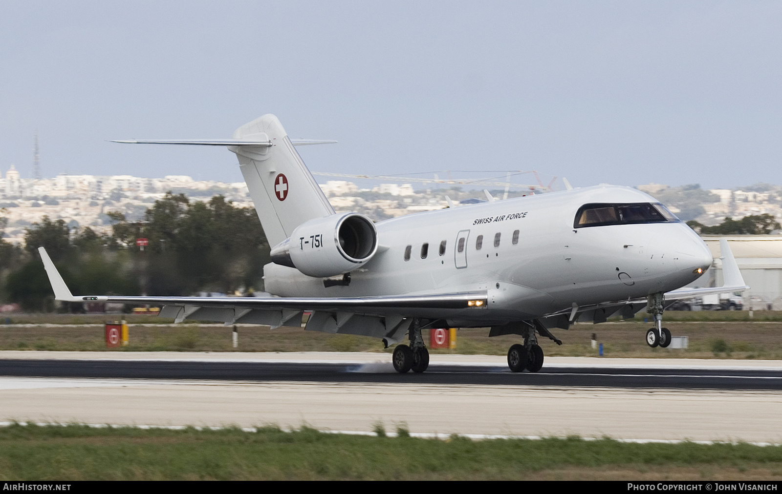 Aircraft Photo of T-751 | Bombardier Challenger 604 (CL-600-2B16) | Switzerland - Air Force | AirHistory.net #396412