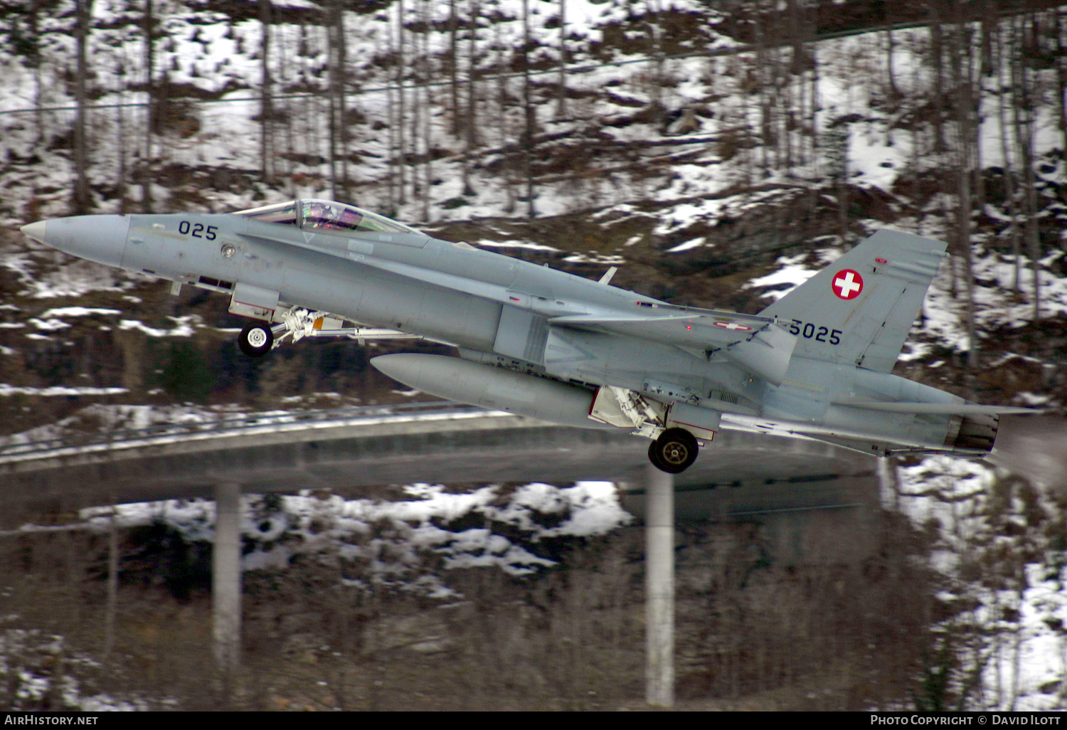 Aircraft Photo of J-5025 | McDonnell Douglas F/A-18C Hornet | Switzerland - Air Force | AirHistory.net #396427