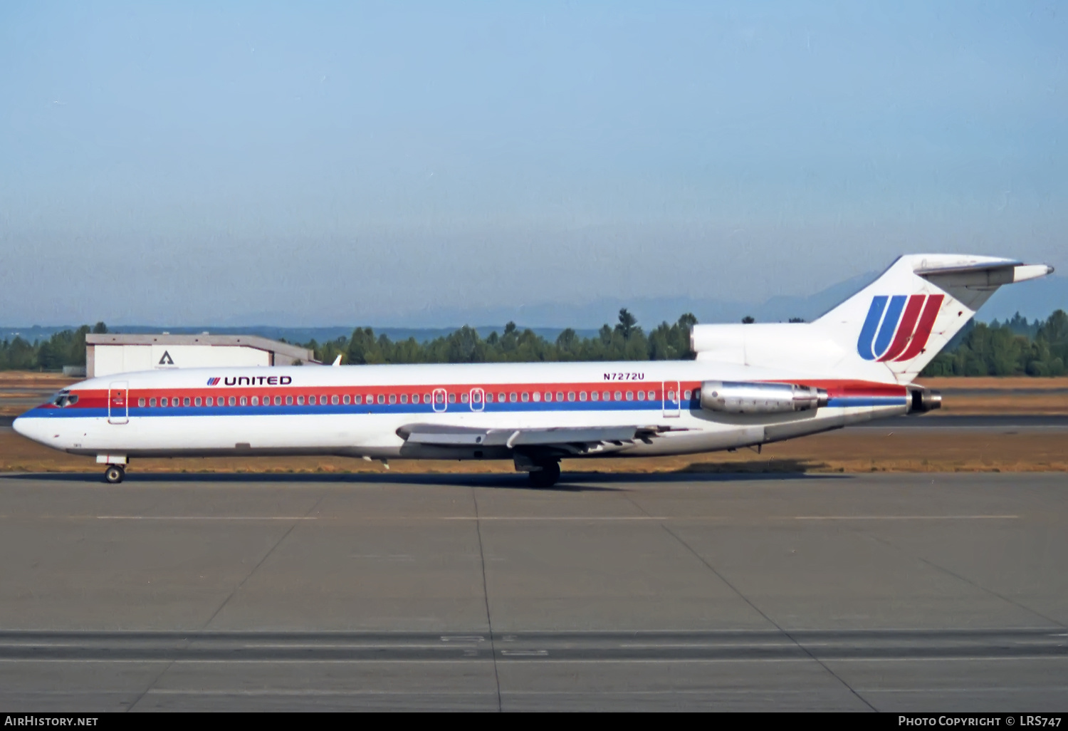 Aircraft Photo of N7272U | Boeing 727-222/Adv | United Airlines | AirHistory.net #396512