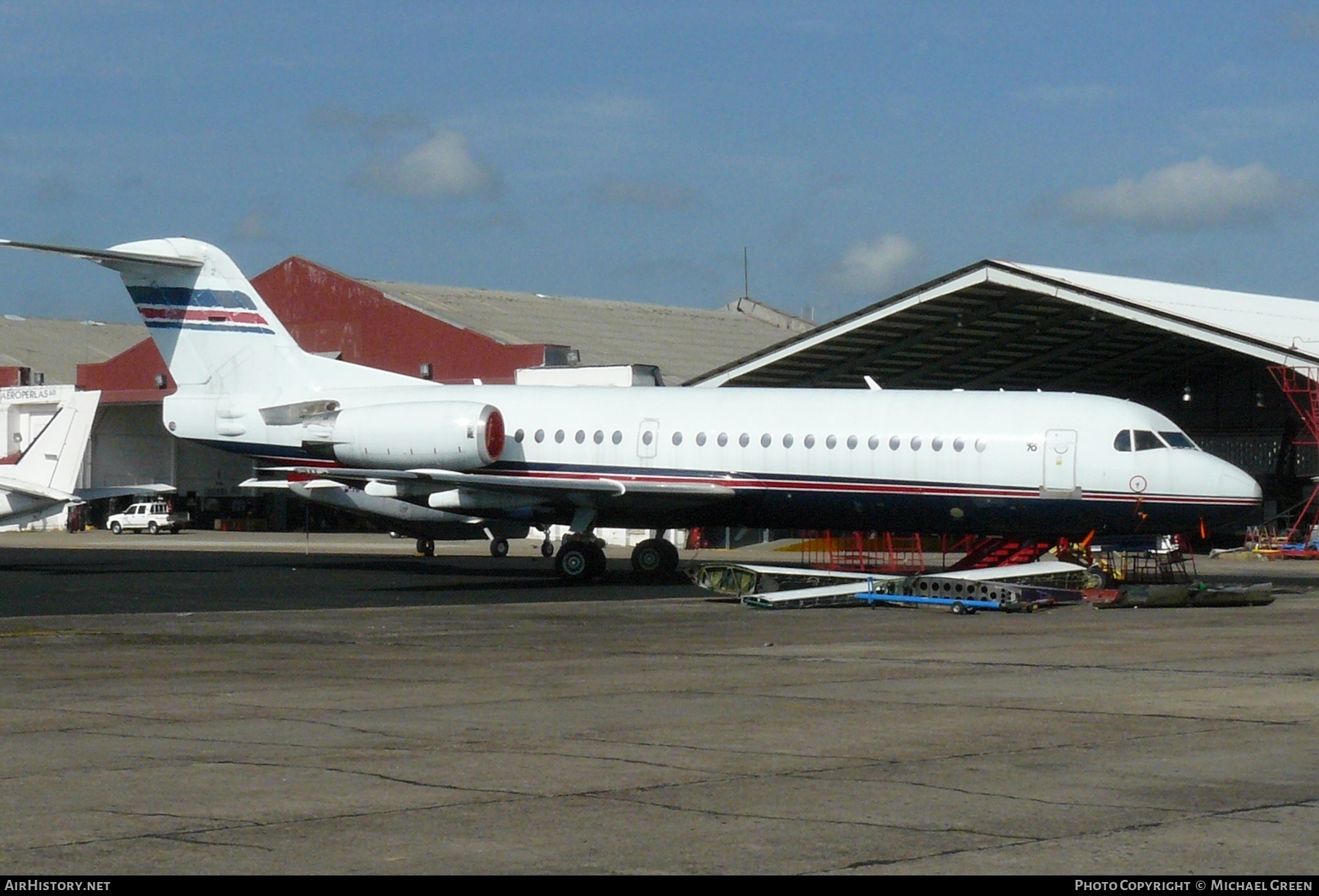 Aircraft Photo of N322K | Fokker 70 (F28-0070) | AirHistory.net #396515