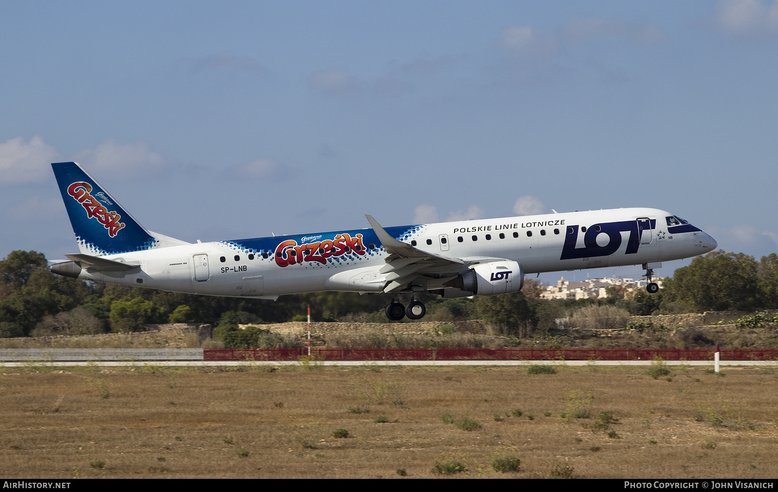 Aircraft Photo of SP-LNB | Embraer 195LR (ERJ-190-200LR) | LOT Polish Airlines - Polskie Linie Lotnicze | AirHistory.net #396682